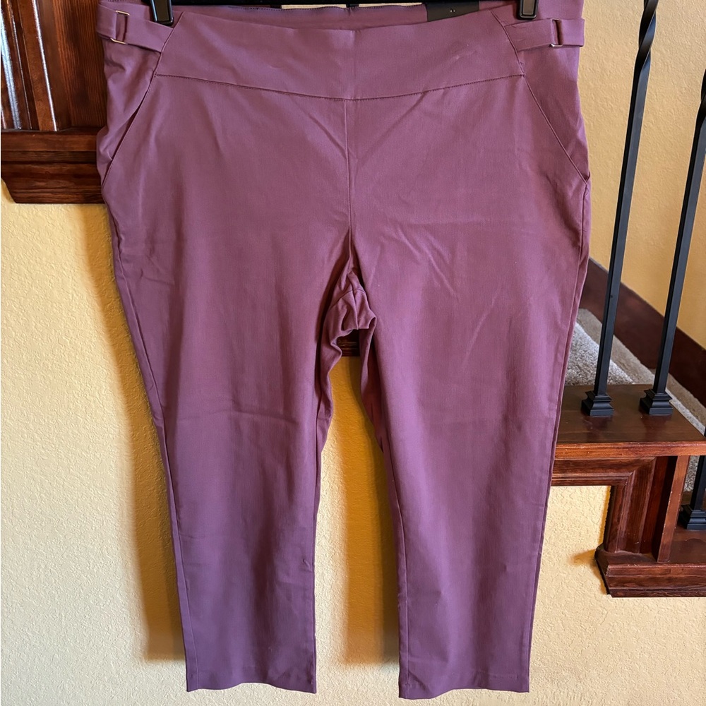 Maurice’s NWT mid rose crop pants size 20W